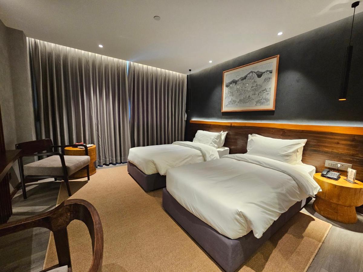 Hotel Barahi Kathmandu Exteriör bild