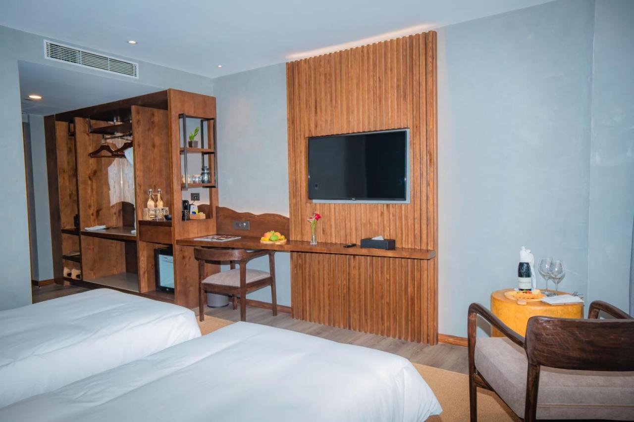 Hotel Barahi Kathmandu Exteriör bild