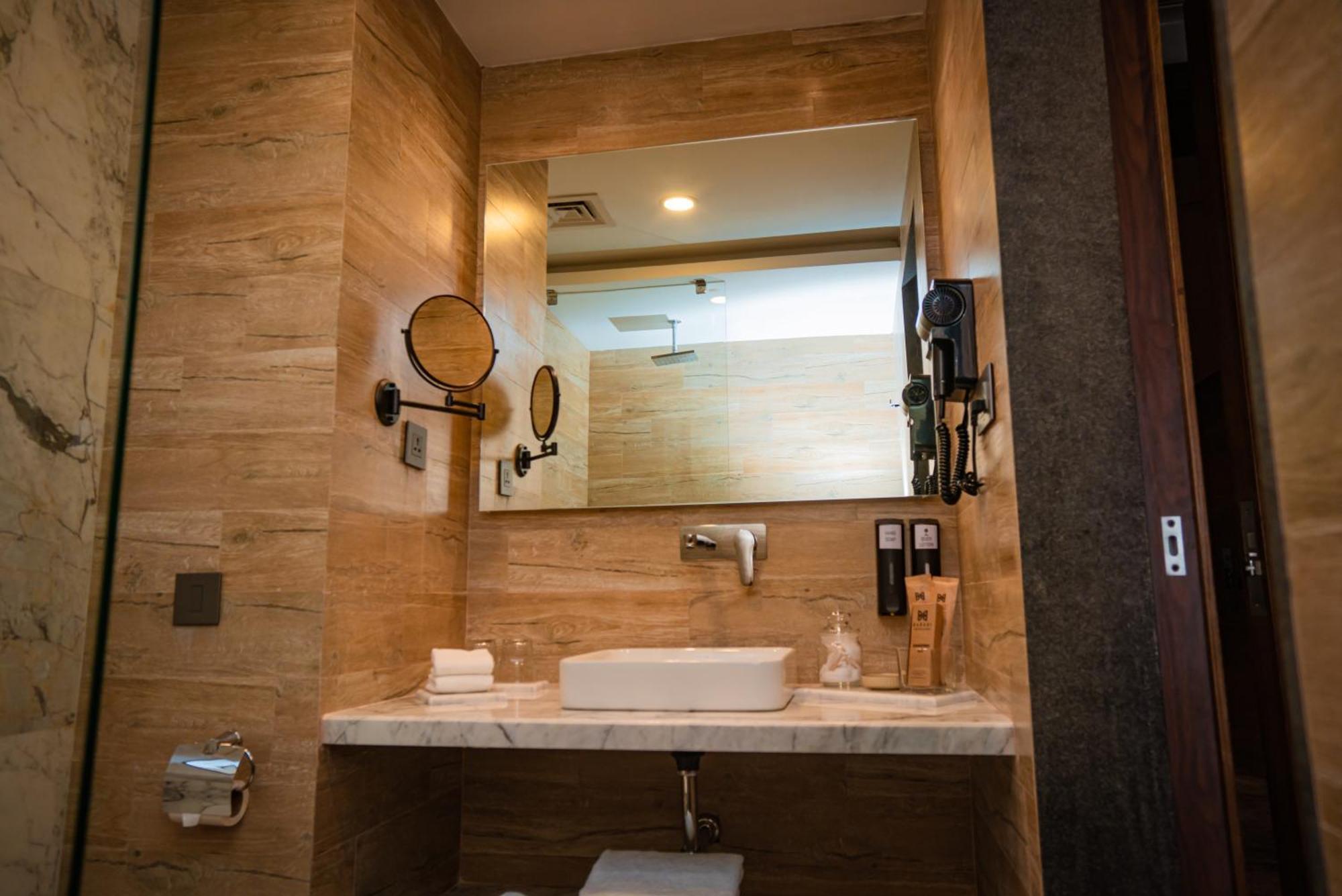 Hotel Barahi Kathmandu Exteriör bild
