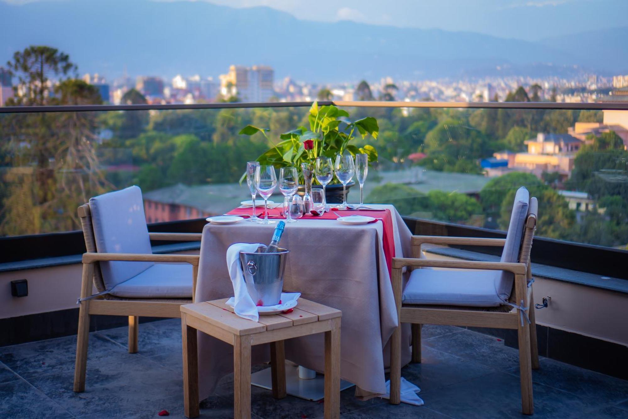Hotel Barahi Kathmandu Exteriör bild